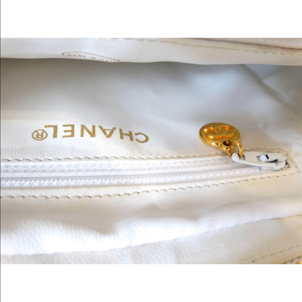 1980s Chanel White Caviar Chevron Stitched Bag - Picture 7 of 8
